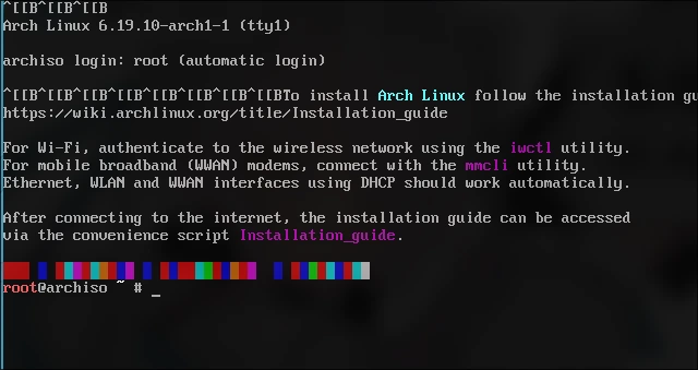Tela do Arch Linux Install Medium. Quando ver ela, você pode come´çar a digitar no terminal e iniciar a instalação!

Como Identificar:
Aparecerá na tela:
root@archiso ~ #
O "root" estará em vermelho.