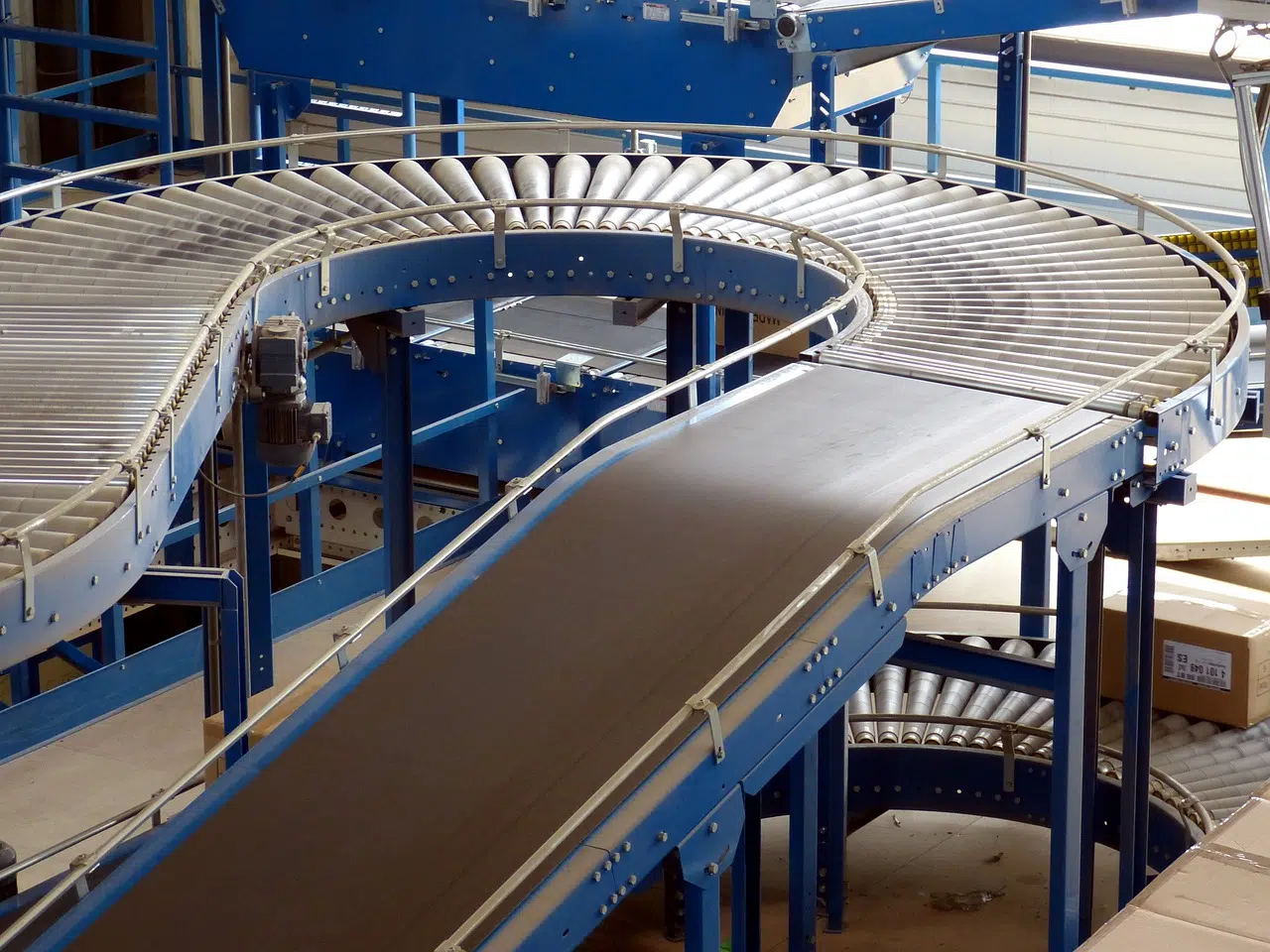 A photo of a classic conveyor belt from a factory assembly line.