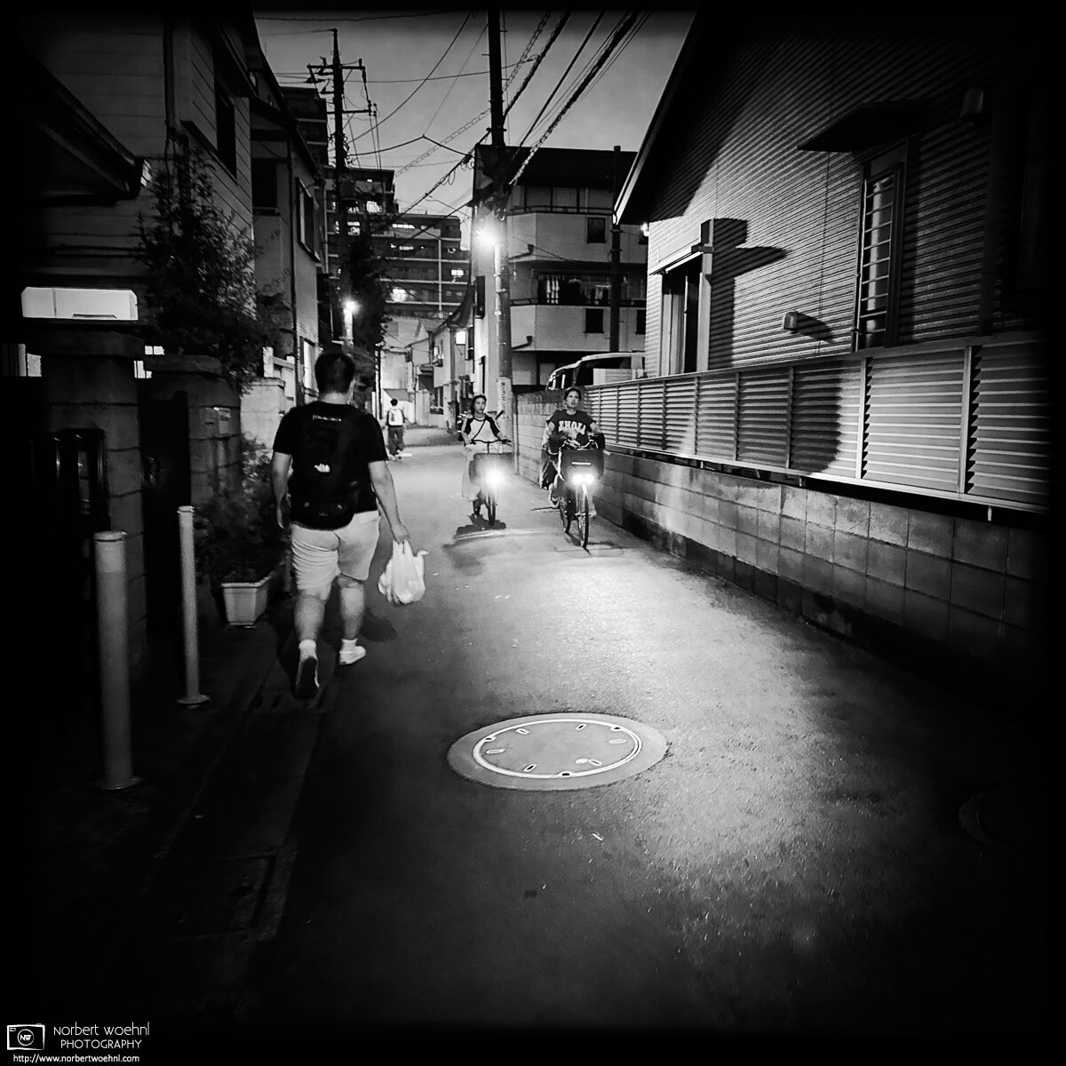 Monochrome evening scene from a residential neighborhood in the Oharacho area of Itabashi Ward in Tokyo, Japan. © 2025 Norbert Woehnl Photography.