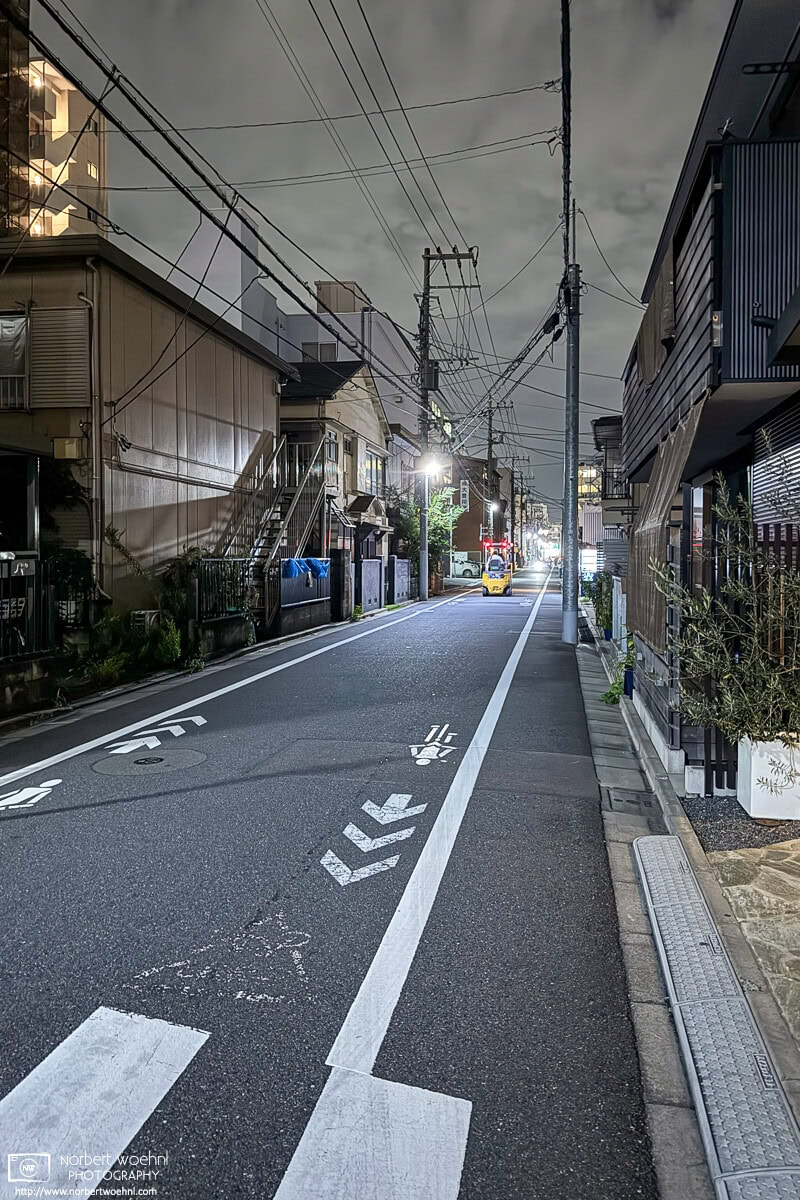 Night photo from a quiet backstreet in the Azusawa district of Itabashi Ward of Tokyo, Japan. © 2025 Norbert Woehnl Photography.
