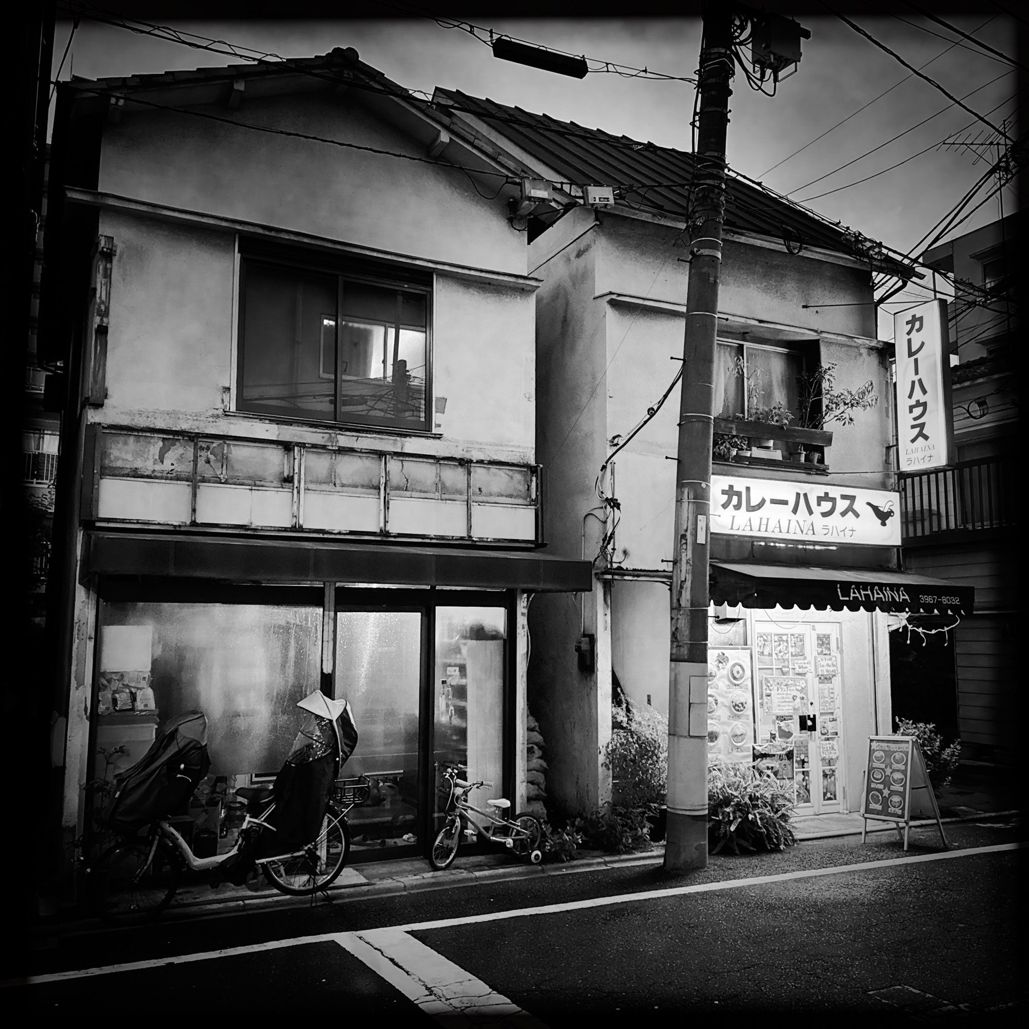 High-contrast monochrome summer evening scene from Itabashi Ward in Tokyo, Japan. © 2025 Norbert Woehnl Photography.