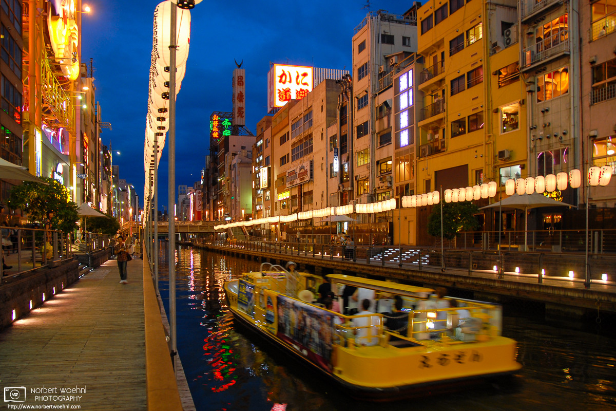 Evening mood around the Dotonbori Canal in Osaka, Japan. © 2010 Norbert Woehnl Photography.