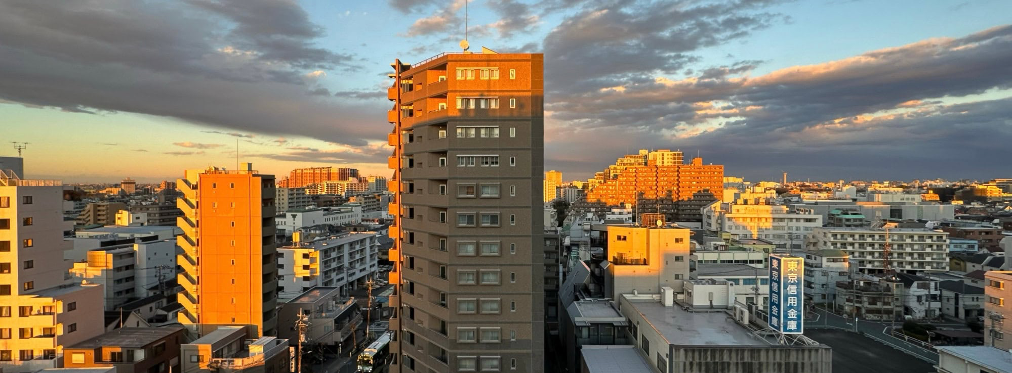 Winter afternoon light over an urban scenery in the Itabashi Ward of Tokyo, Japan. © 2026 Norbert Woehnl Photography.