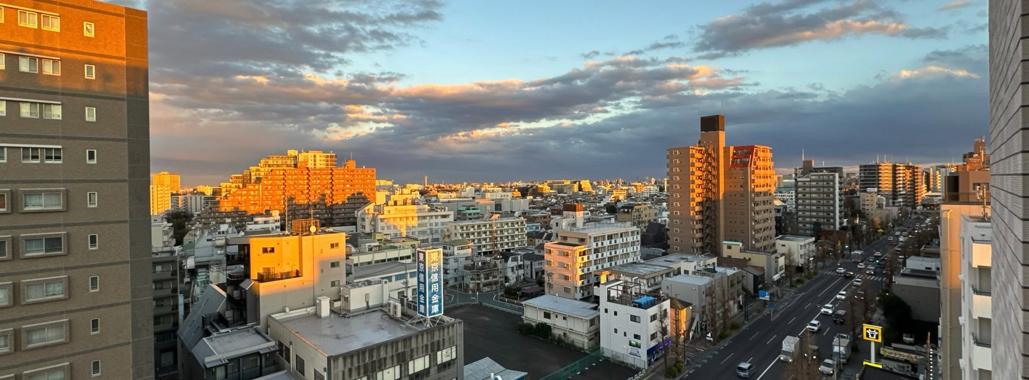Winter afternoon light over an urban scenery in the Itabashi Ward of Tokyo, Japan. © 2026 Norbert Woehnl Photography.
