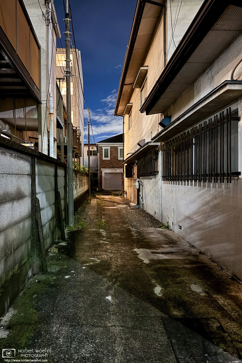 Night photo taken in a quiet residential backstreet of Azusawa district in Itabashi Ward, Tokyo, Japan. © 2025 Norbert Woehnl Photography.