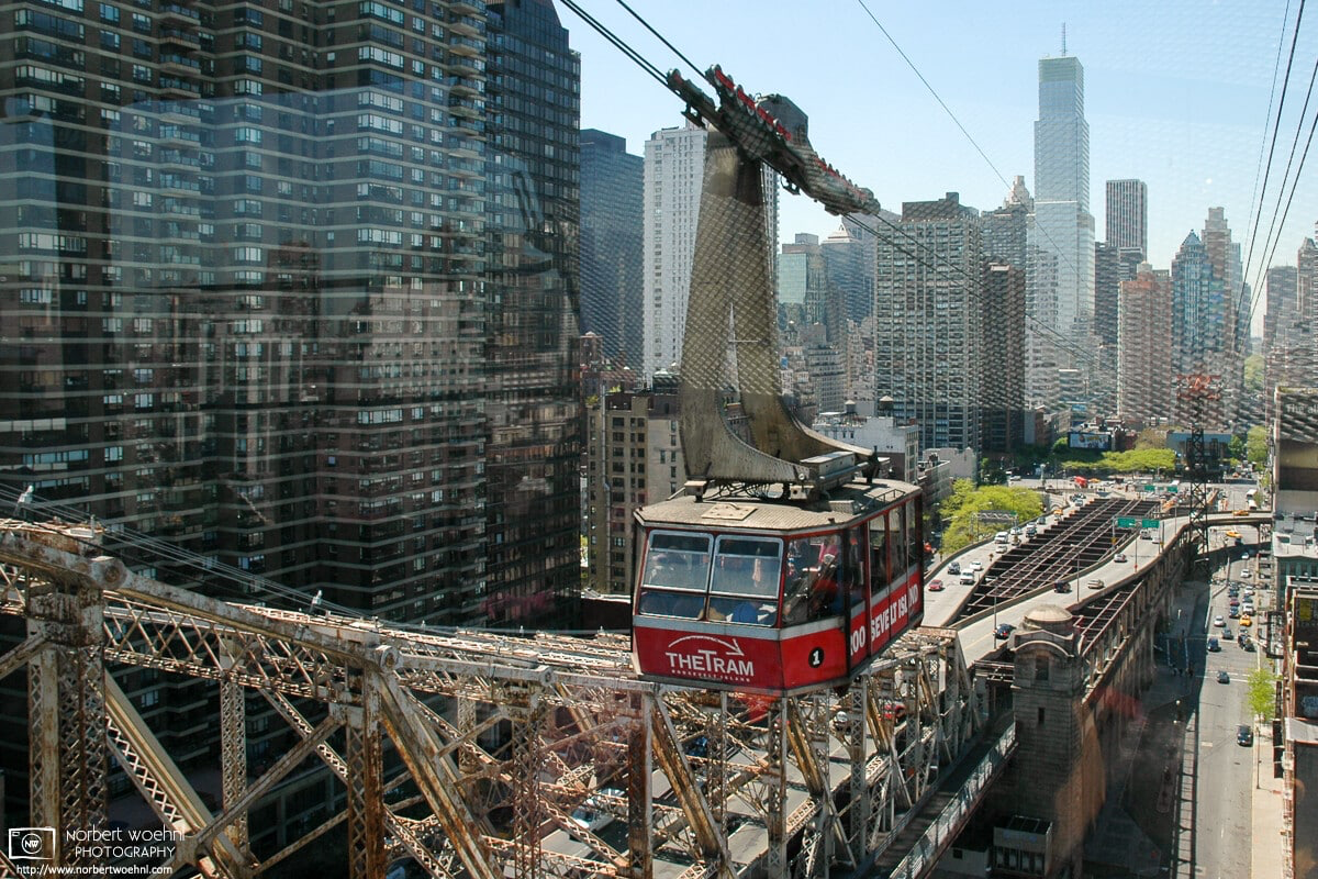 Roosevelt Island Tramway in New York City connects Roosevelt Island to the upper east side of Manhattan. This photo shows one of the tram’s original 125-person cabins that were hauled by the same cable. © 2005 Norbert Woehnl Photography.