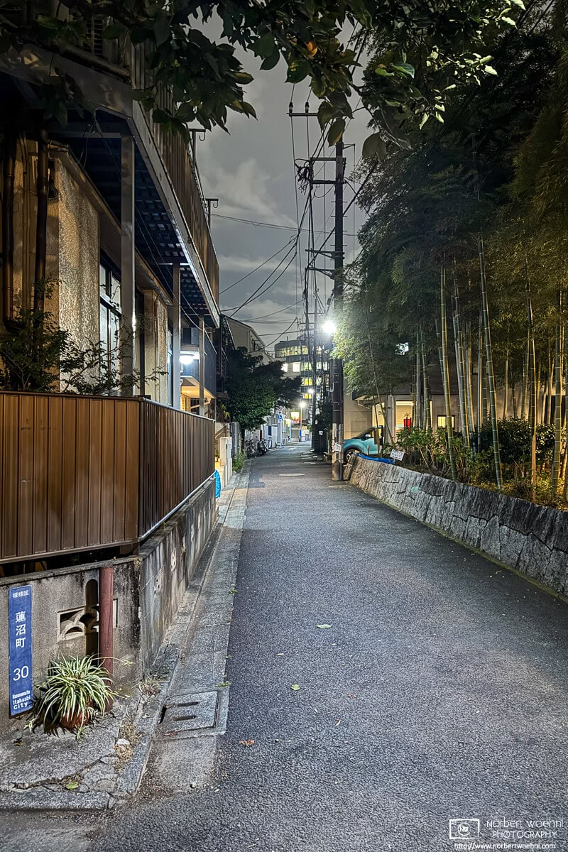 Evening view along a quiet residential backstreet in Hasunumacho district in the Itabashi Ward of Tokyo, Japan. © 2025 Norbert Woehnl Photography.