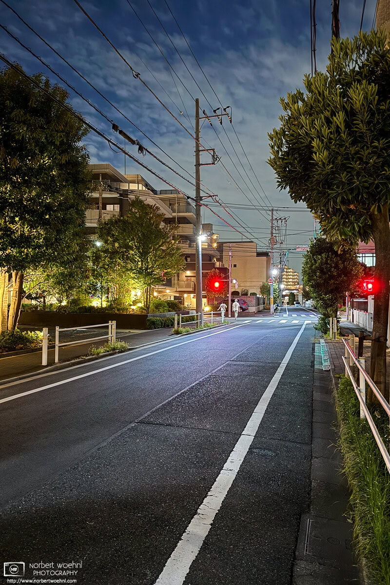Night backstreet photo from the Shimura area of Itabashi Ward in Tokyo, Japan. © 2025 Norbert Woehnl Photography.