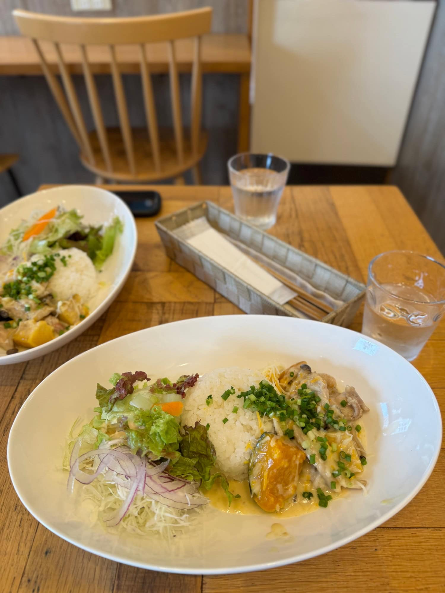 Interior photo taken at a cafe in Kita-Akabane, Tokyo, Japan - main lunch course. © 2025 Norbert Woehnl Photography.