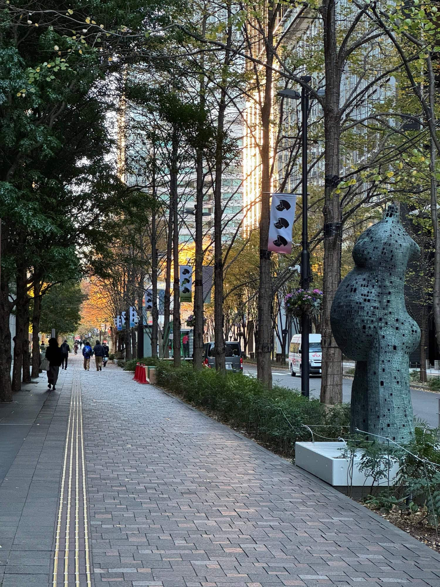 December morning sunlight and a few autumn colors amidst high-rise office buildings in the Marunouchi/Otemachi area of Tokyo, Japan. © 2025 Norbert Woehnl Photography.