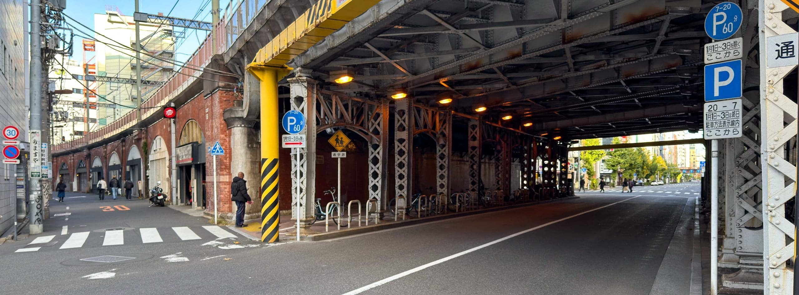 Street scene along the elevated JR tracks from the Kandakajicho area in Chiyoda Ward, Tokyo, Japan. © 2025 Norbert Woehnl Photography.