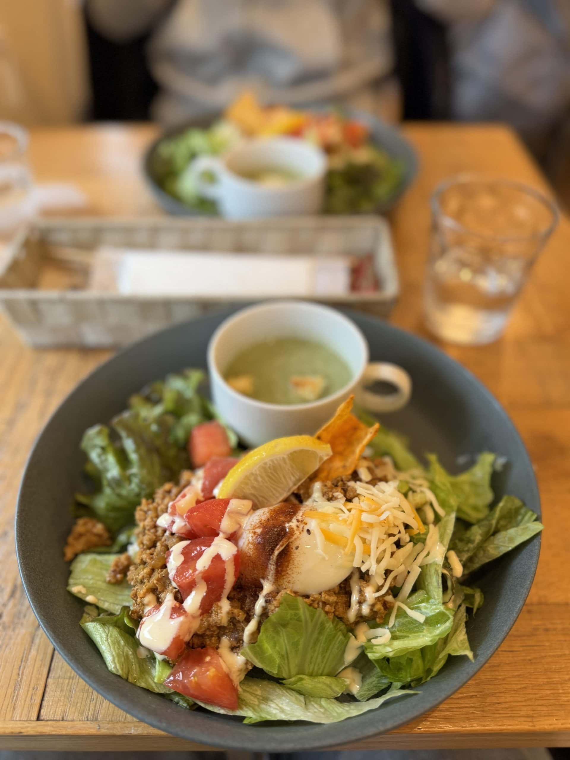 Taco rice and vegetable potage soup at Akabane Cafe にじいろのひつじ in Tokyo, Japan. © 2026 Norbert Woehnl Photography.