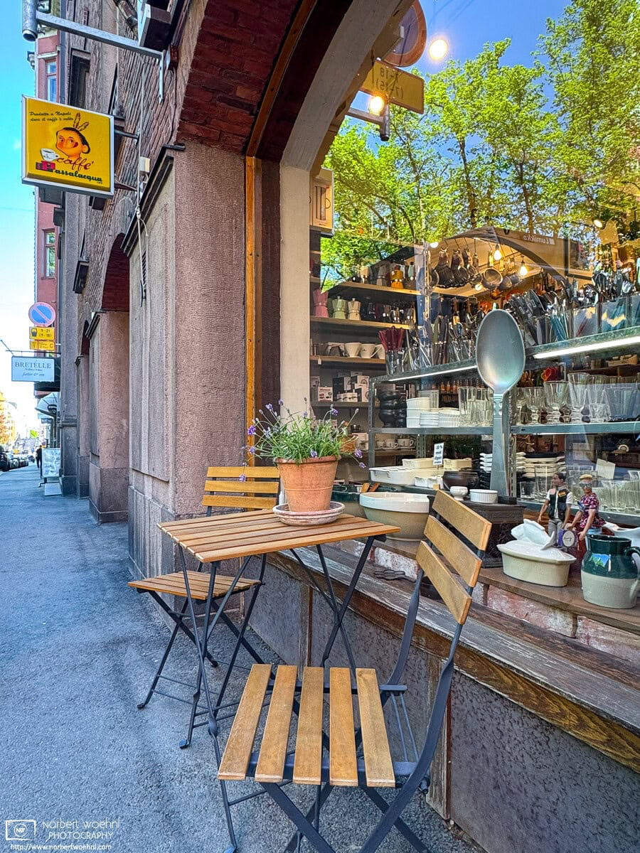 A table and chairs outside a housewares store in the Ullanlinna district of Helsinki, Finland. © 2026 Norbert Woehnl Photography.