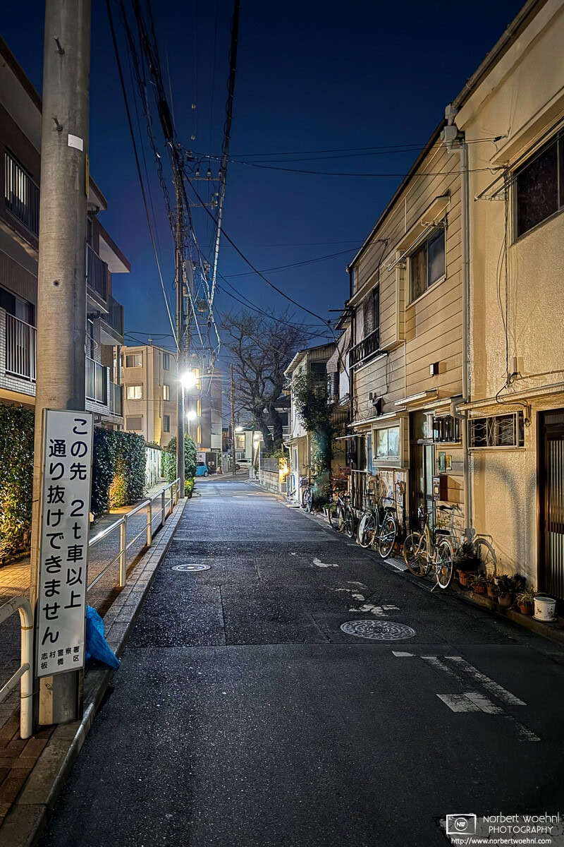 Night scene from a residential backstreet in the Itabashi Ward of Tokyo, Japan. © 2025 Norbert Woehnl Photography.