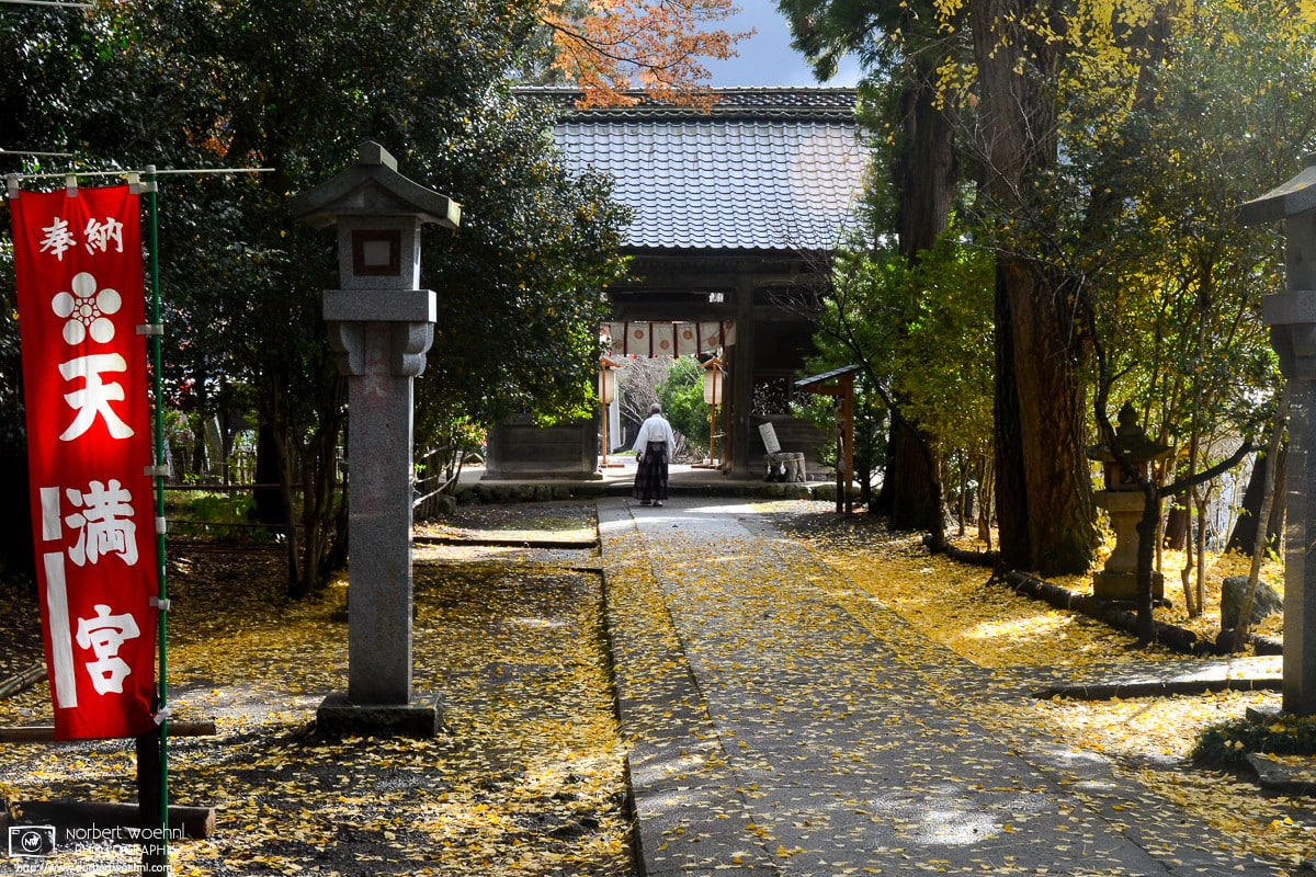 Autumn visit at Minakami Shrine on Mount Minakami outside Matsushiro in Nagano, Japan. © 2011 Norbert Woehnl Photography.
