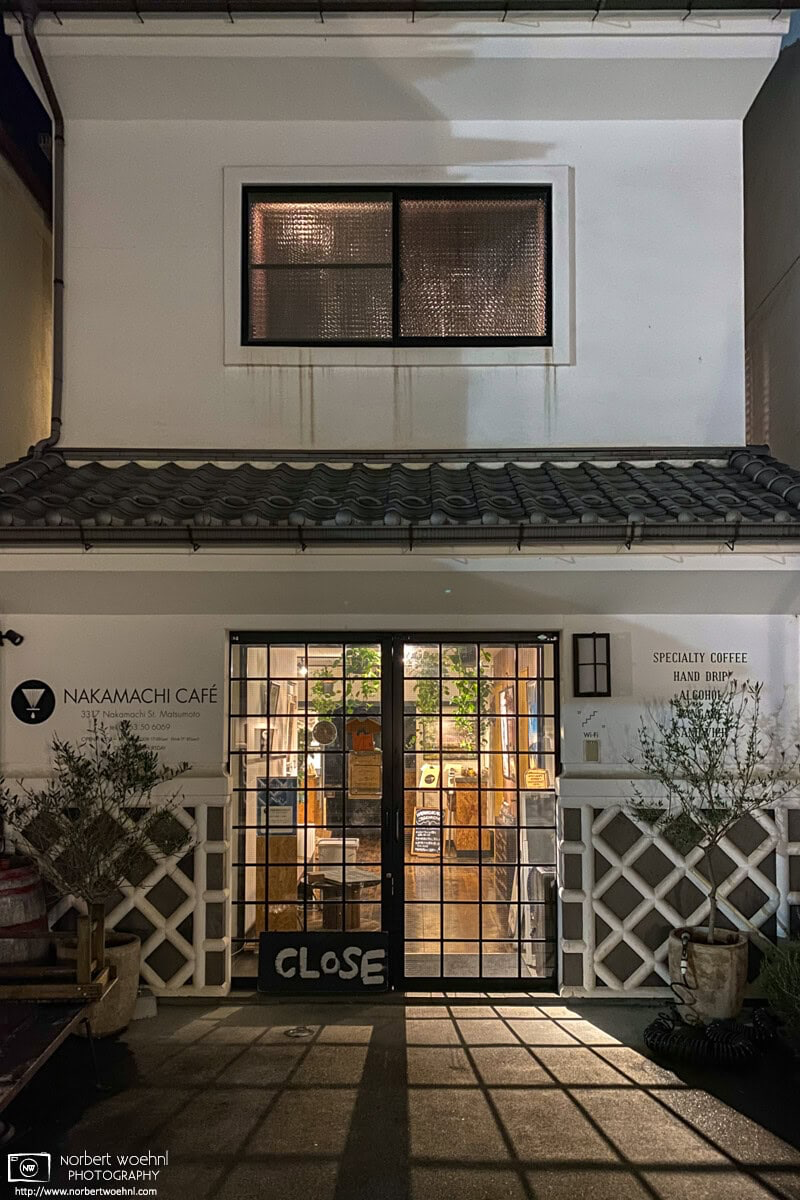 In the historic Nakamachi district of Matsumoto in Nagano Prefecture, Japan, the Nakamachi Cafe has closed down for the day. © 2022 Norbert Woehnl Photography.