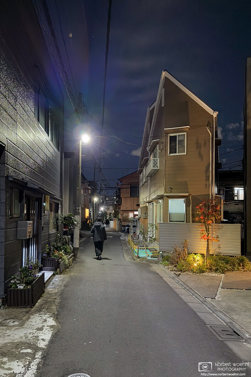 Night scene from a residential backstreet in the Itabashi Ward of Tokyo, Japan. © 2024 Norbert Woehnl Photography.
