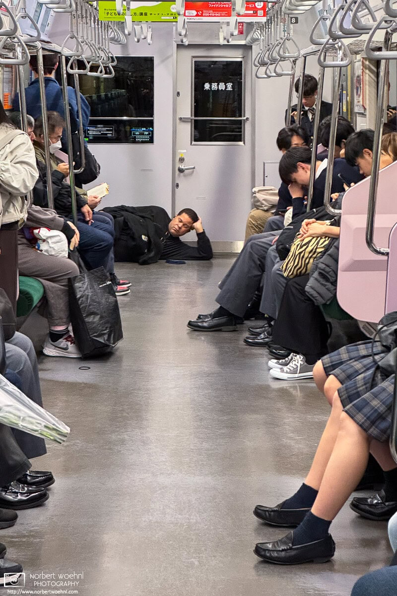 An unconventional way of riding the subway, seen on the Toei Mita Line in Tokyo, Japan. © 2025 Norbert Woehnl Photography.